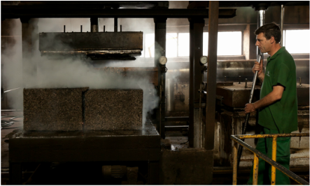 亞朋科技碳軟木採高溫蒸汽，無任何膠水